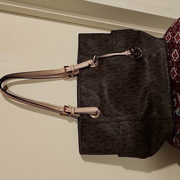 Michael Kors Monogram Tote - Picture 1 of 16